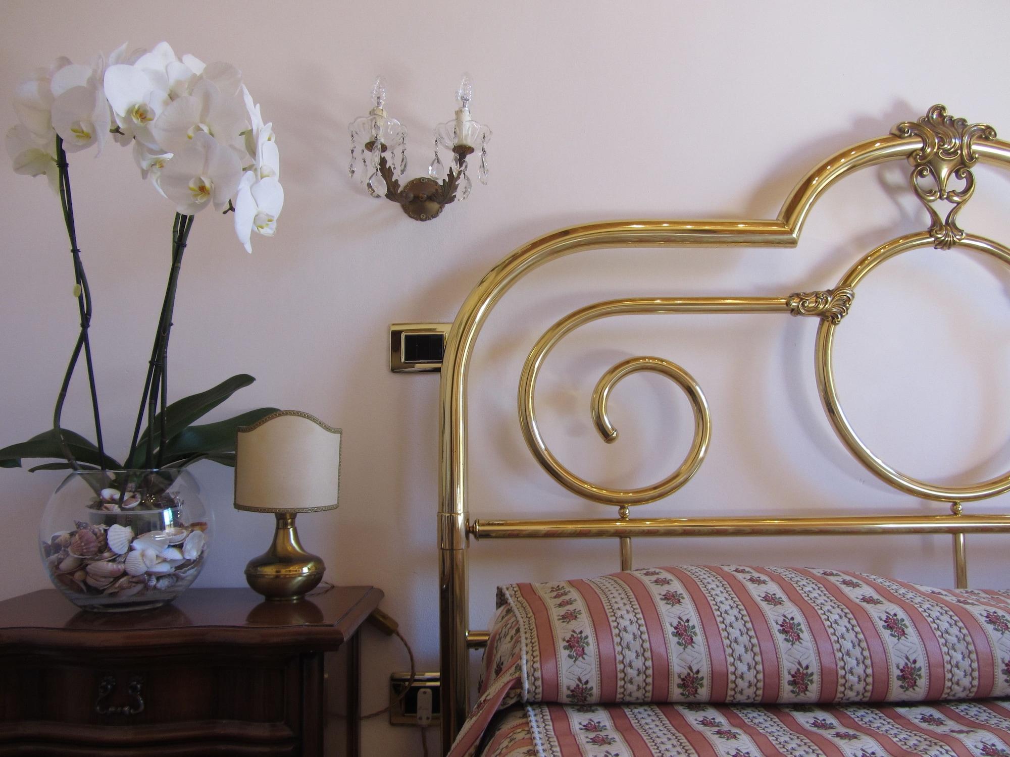 Relais Centro Storico Residenza D'epoca Bed & Breakfast 2*